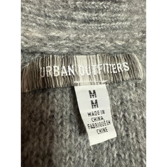 Urban Outfitters Paige Gray Textured Knit Sleeveless Button Crop Sweater Vest M - Picture 3 of 4